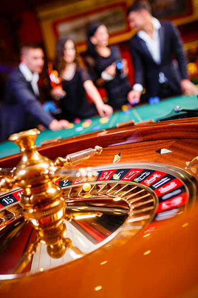 slot88kuu mobile interface showing football markets, live-dealer tables, and slot games on Android and iOS